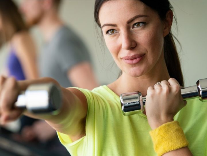 800x600-portrait-of-attractive-fit-woman-in-gym.jpg